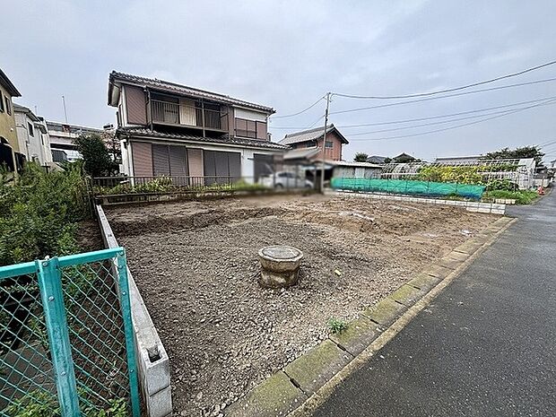 豊かな開放感と静けさが調和する、新しい暮らしの構想が広がる敷地です。