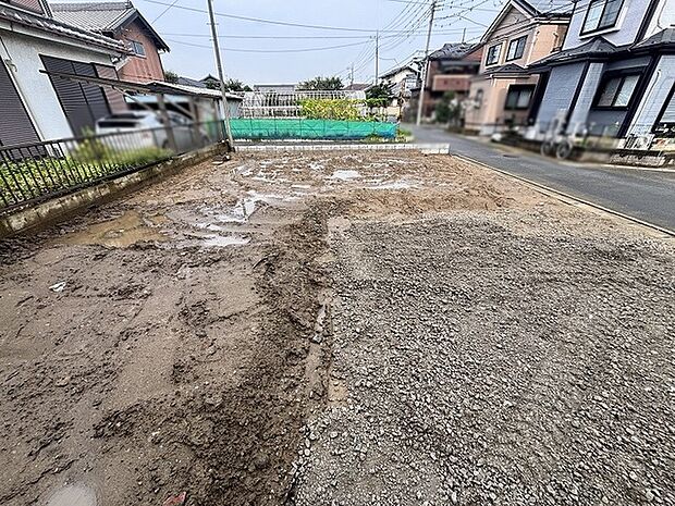 周囲の穏やかな環境に溶け込み、これからの新しい暮らしを描くゆとりある空間が広がります。