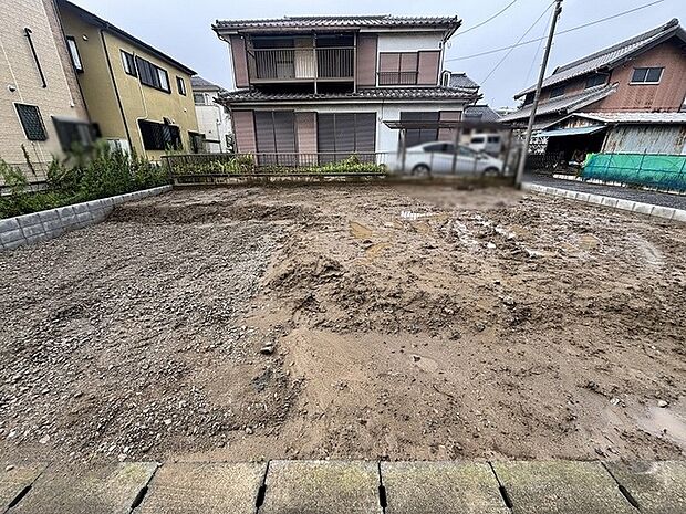 周囲の穏やかな環境に溶け込み、新しい暮らしの構想が広がるゆとりある空間です。