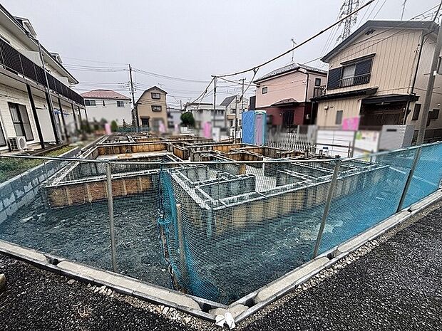 周辺環境の落ち着いた雰囲気に包まれた、これからの暮らしへの期待が高まる敷地です。