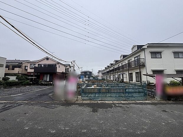 落ち着いた住宅街に囲まれた、これからの新しい暮らしの気配を感じる穏やかな区画です。