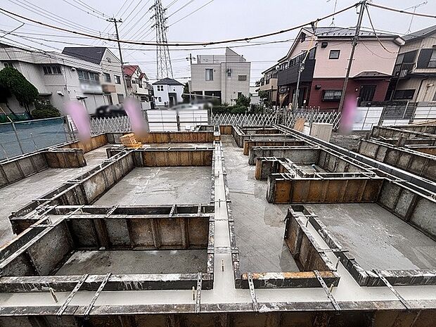 これからの暮らしの土台となる空間がしっかりと形作られていく安心感を覚える風景