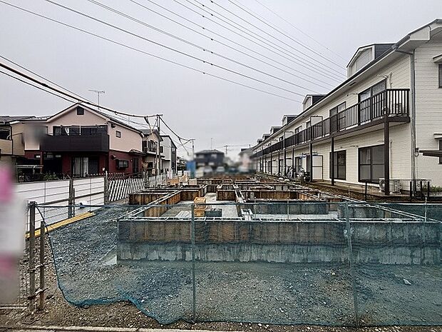 穏やかな住宅街に広がる敷地で新しい暮らしのカタチを描く静かな時間