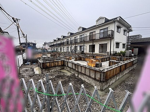 周辺環境に調和する落ち着いた佇まいの敷地に広がる新しい空間の予感