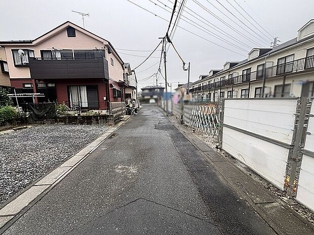 落ち着いた住環境が広がる穏やかな街並みに馴染む日常の風景