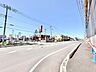 外観：青空が広がり心地よい風を感じる開放的な周辺環境