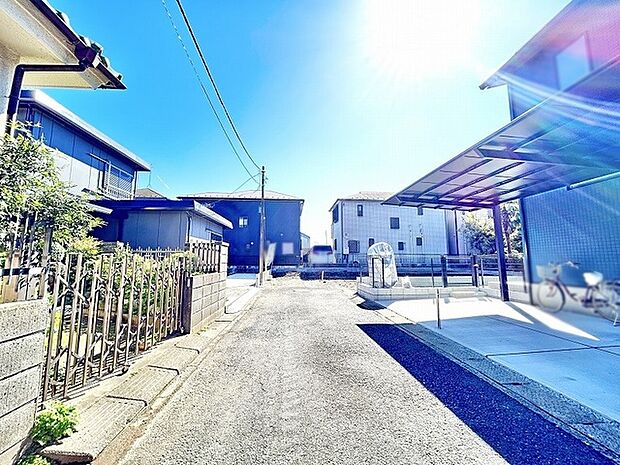 澄みわたる青空の下で心地よい開放感に包まれる穏やかな住環境が広がっています