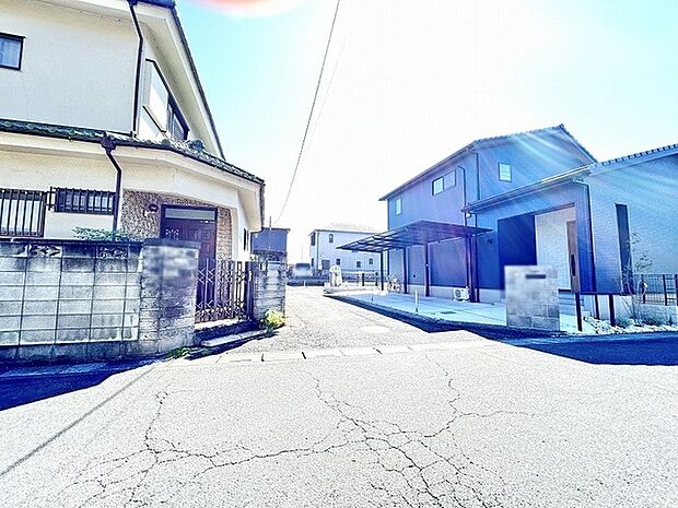 穏やかな空気が流れる閑静な住宅街に佇む、ゆとりある住環境が広がる景色