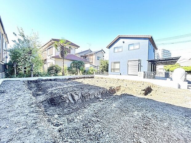 澄みわたる青空の下で新しい暮らしのストーリーを描き始める心地よい空間