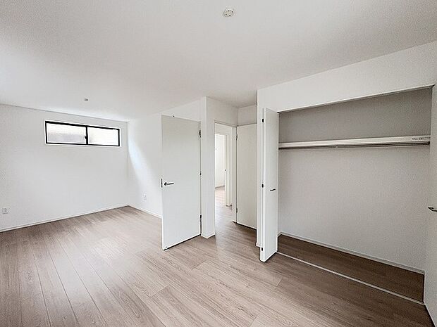 すっきりと整えられた白を基調とする空間が、心地よい安らぎと穏やかな時間をもたらします。