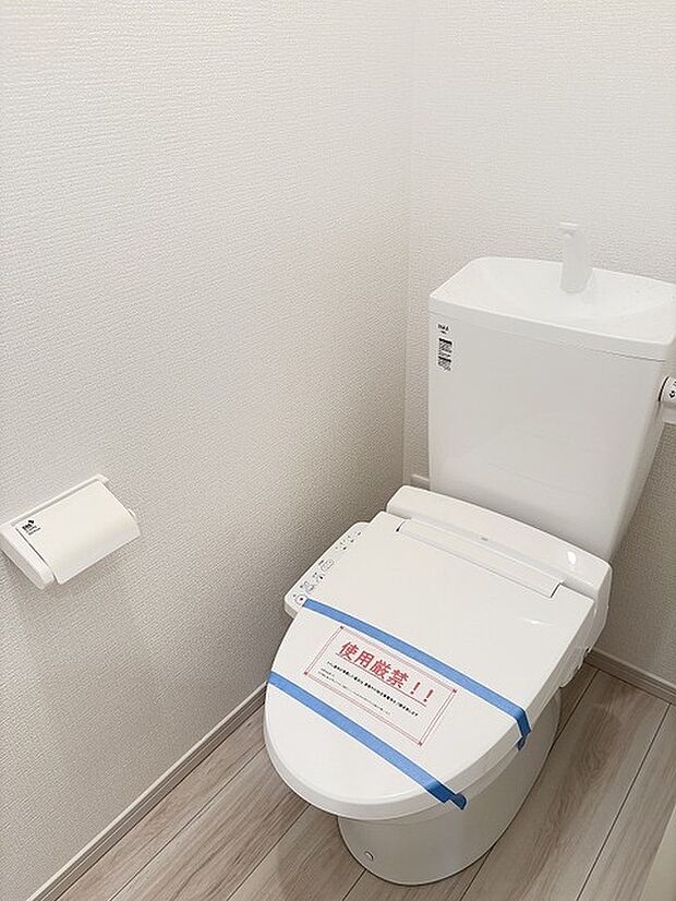 清潔感のある白を基調としたシンプルで落ち着きのある空間が広がります