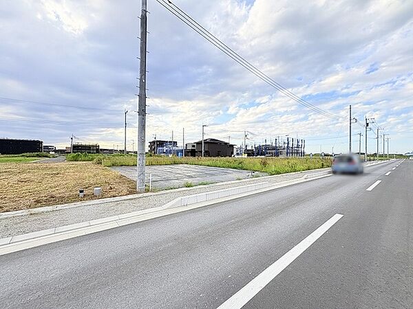 空が大きく広がり心地よい風が吹き抜ける開放感に満ちた心地よい敷地