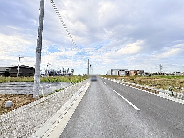 どこまでも広がる空と豊かな緑を感じながら心地よい風が通り抜ける穏やかな景観