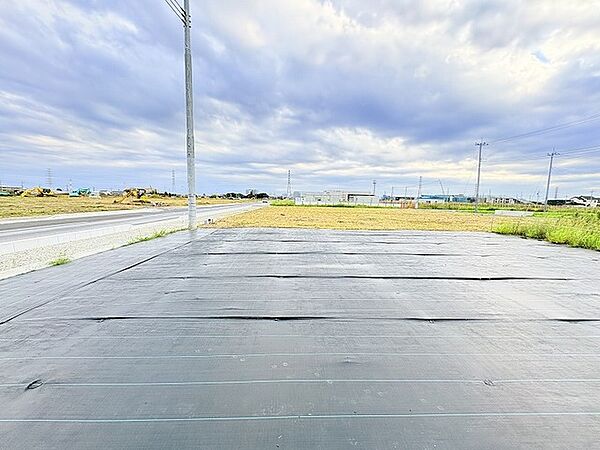 空が広がり心地よい開放感に満ちた、これからの新しい暮らしを描く豊かな敷地です。