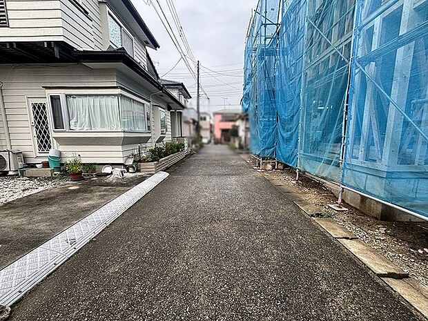 穏やかな時間の流れる落ち着いた住宅街のなじみ深い風景が広がります