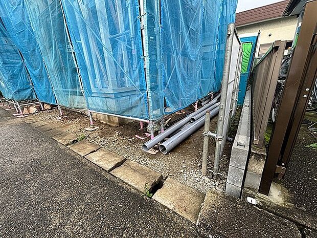 新しい暮らしの気配を静かに感じさせる、落ち着いた周辺環境が広がります。