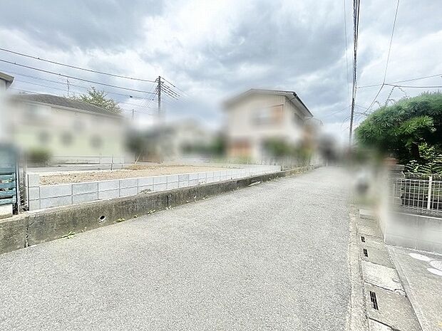 穏やかな空気が流れる閑静な住宅街に佇み、日々の暮らしをしっとりと包み込む落ち着いた周辺環境