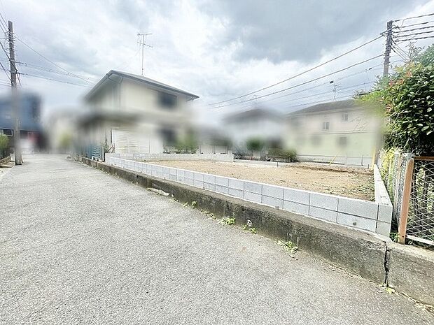 周辺は落ち着いた住宅街が広がりこれからの新しい暮らしを穏やかに描ける更地です