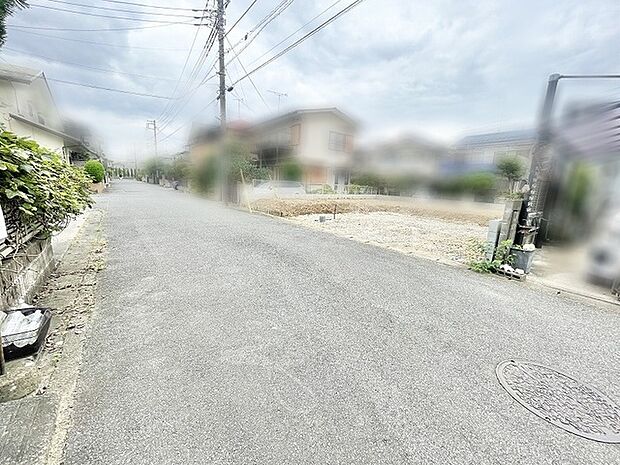 閑静な住宅街に佇み、日々の暮らしに穏やかな安らぎをもたらす心地よい空間が広がります。