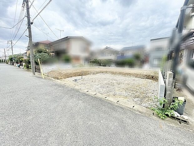 穏やかな空気が流れる閑静な住宅街に佇むゆとりある敷地空間