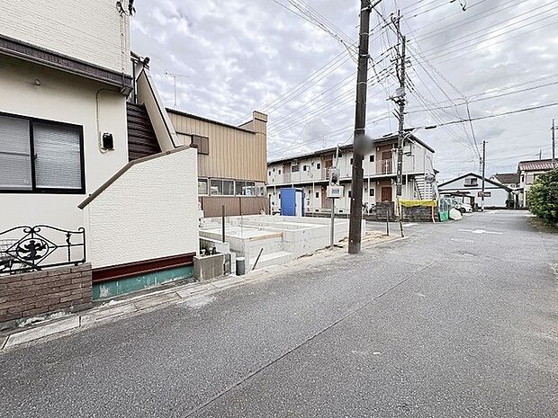 穏やかな時間が流れる閑静な住宅街に位置し、これからの新しい暮らしへの期待が高まる穏やかなロケーションです。