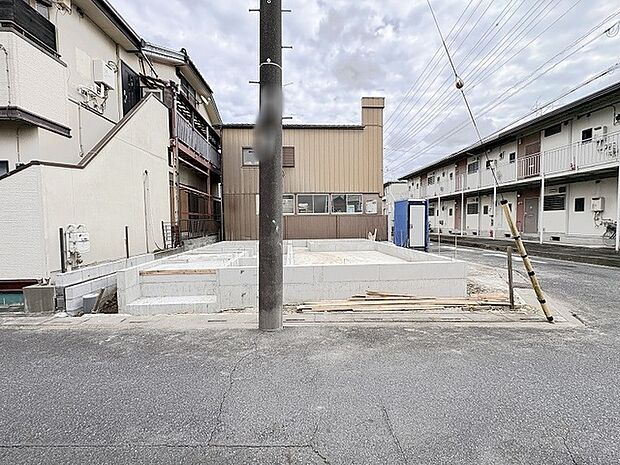 新しい暮らしの構想が広がる静かな住環境に整えられた敷地です。