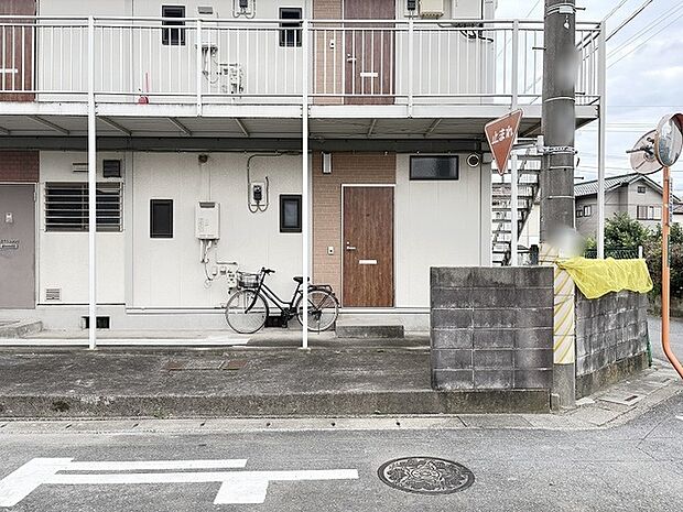近隣 日々の暮らしにそっと寄り添うような、穏やかな時間が流れる住まい。(10m)