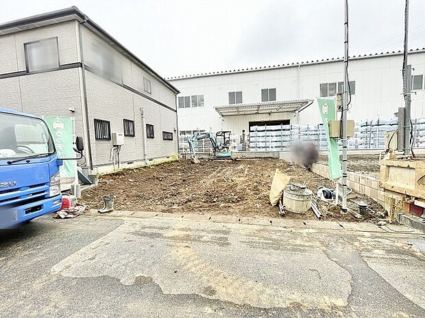 周囲の建物との距離感を確かめながら、これからの新しい暮らしの形を描くことのできる区画です。