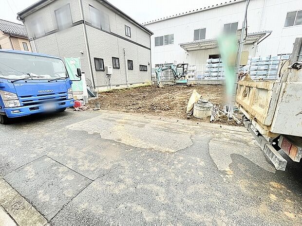 周辺環境の静けさと落ち着きを感じさせる、ゆとりある敷地の一角です。