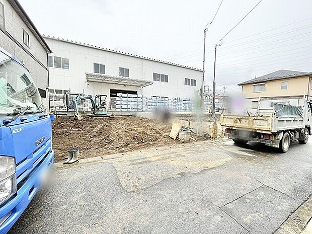 周辺環境と調和しながら新たな暮らしの風景を紡ぎ出す落ち着いた佇まいの一画