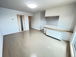 Aspen House 203 2階1LDKのリビング/ダイニング