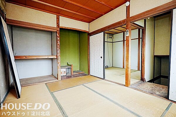 ■■本日内覧可能■■阪急宝塚線「服部天神」駅徒歩12分・「庄内」駅徒歩14分！2階建て・和室メインの落ち着きのあるお家です♪奥行きのある南向きバルコニー・居住用はもちろん、収益としてもおすすめです！