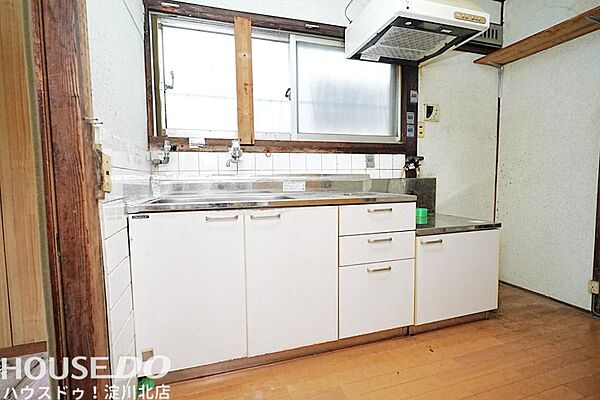■■本日内覧可能■■阪急宝塚線「服部天神」駅徒歩12分・「庄内」駅徒歩14分！2階建て・和室メインの落ち着きのあるお家です♪奥行きのある南向きバルコニー・居住用はもちろん、収益としてもおすすめです！