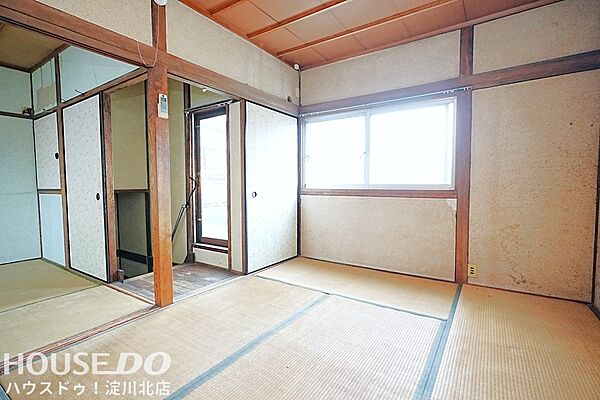 ■■本日内覧可能■■阪急宝塚線「服部天神」駅徒歩12分・「庄内」駅徒歩14分！2階建て・和室メインの落ち着きのあるお家です♪奥行きのある南向きバルコニー・居住用はもちろん、収益としてもおすすめです！