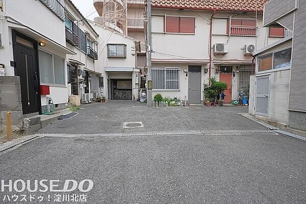 前面道路含む現地写真■■本日内覧可能■■阪神本線「千船」駅徒歩5分！2026年5月フルリフォーム済！エアコン2台設置済・1階に水廻りが集結◎開口部も多く明るい室内！お気軽にお問い合わせください♪