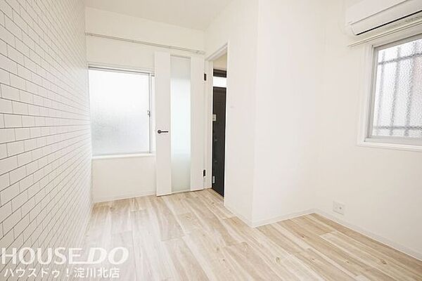 洋室■■本日内覧可能■■阪神本線「千船」駅徒歩5分！2026年5月フルリフォーム済！エアコン2台設置済・1階に水廻りが集結◎開口部も多く明るい室内！お気軽にお問い合わせください♪