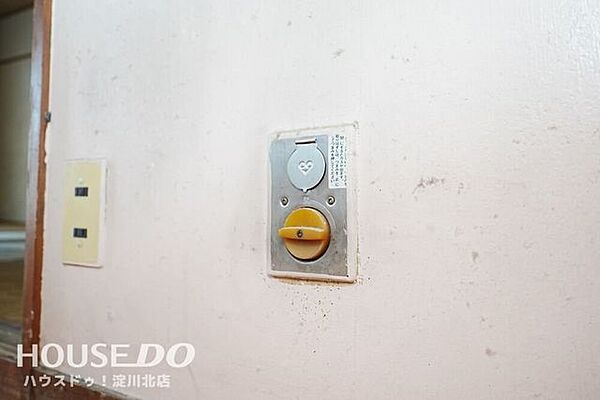 ■■本日内覧可能■■阪急各線「十三」駅徒歩6分！商業施設が充実している十三エリア駅からすぐの立地が魅力的♪リフォームは必須ですが、お好みの間取りを作ってみたい方や収益用物件としてもおすすめ！