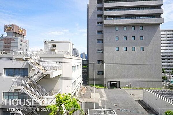 ■■本日内覧可能■■阪急各線「十三」駅徒歩6分！商業施設が充実している十三エリア駅からすぐの立地が魅力的♪リフォームは必須ですが、お好みの間取りを作ってみたい方や収益用物件としてもおすすめ！