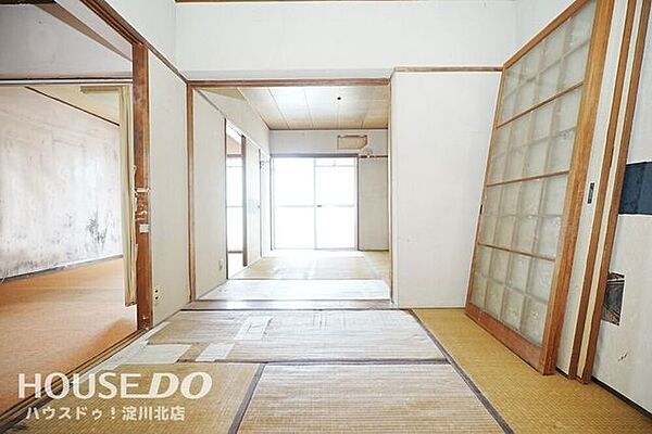 ■■本日内覧可能■■阪急各線「十三」駅徒歩6分！商業施設が充実している十三エリア駅からすぐの立地が魅力的♪リフォームは必須ですが、お好みの間取りを作ってみたい方や収益用物件としてもおすすめ！