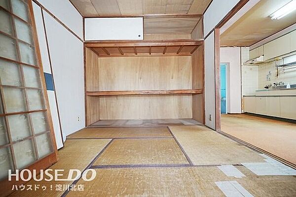 ■■本日内覧可能■■阪急各線「十三」駅徒歩6分！商業施設が充実している十三エリア駅からすぐの立地が魅力的♪リフォームは必須ですが、お好みの間取りを作ってみたい方や収益用物件としてもおすすめ！