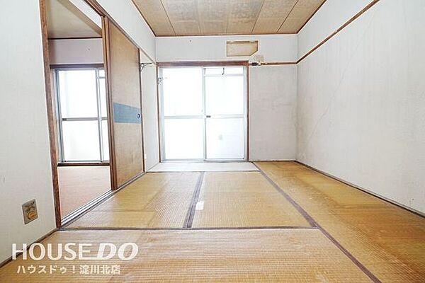 ■■本日内覧可能■■阪急各線「十三」駅徒歩6分！商業施設が充実している十三エリア駅からすぐの立地が魅力的♪リフォームは必須ですが、お好みの間取りを作ってみたい方や収益用物件としてもおすすめ！