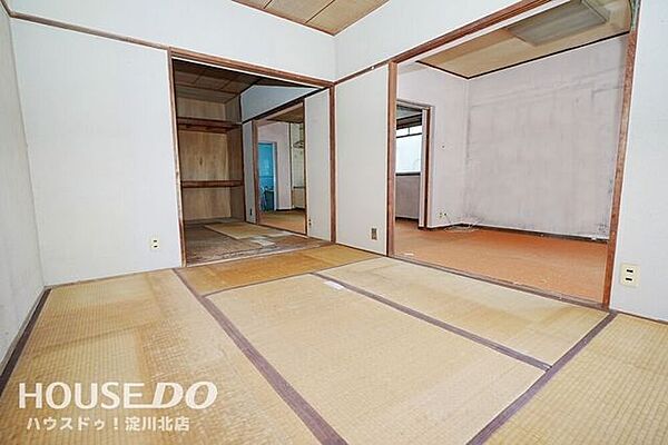 ■■本日内覧可能■■阪急各線「十三」駅徒歩6分！商業施設が充実している十三エリア駅からすぐの立地が魅力的♪リフォームは必須ですが、お好みの間取りを作ってみたい方や収益用物件としてもおすすめ！