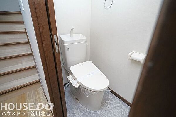 トイレ■■本日内覧可能■■阪急神戸線「神崎川」駅徒歩13分！2001年8月築・鉄骨造3階建・2台駐車可・伸縮門扉あり♪ 2026年4月内外装ともにリフォーム済・リビング21.5帖・浴室乾燥暖房あり