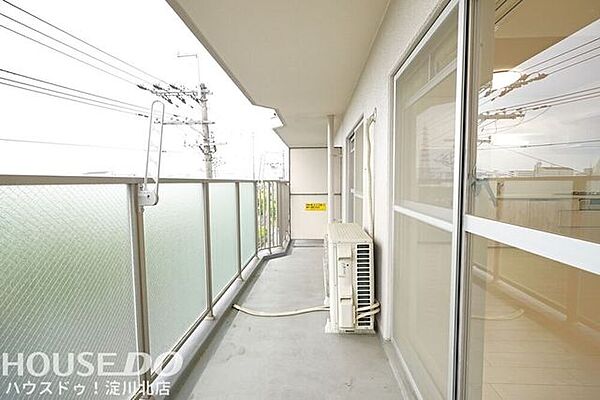 バルコニー■■本日内覧可能■■阪急神戸線「神崎川」駅徒歩6分！4階部分・南向き・LDK15.7帖・全室洋室♪2020年～2022年全面リフォーム歴あり！お気軽にお問い合わせください♪