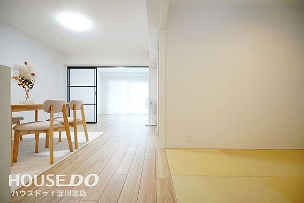 ■■本日内覧可能■■キッチン横に和室スペースを新設♪建具や余計な壁がないためリビングが広く見えます。全居室にTVコンセント新設していますのでキッズスペースや来客用としても使えます◎