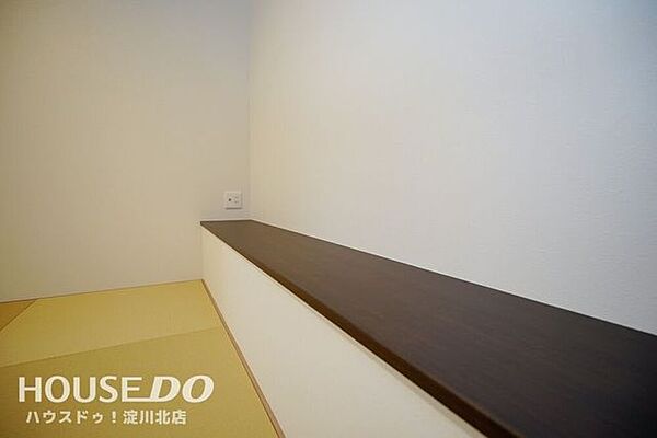 ■■本日内覧可能■■キッチン横に和室スペースを新設♪建具や余計な壁がないためリビングが広く見えます。全居室にTVコンセント新設していますのでキッズスペースや来客用としても使えます◎