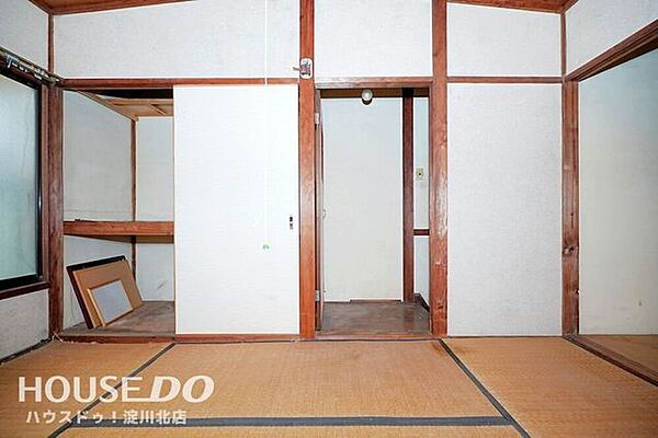 ■■本日内覧可能■■阪急神戸線「神崎川」駅まで徒歩5分！古民家風の外観がお洒落な店舗付住宅♪これから事業を始める方におすすめです！1階（店舗）2階（和室・洋室）キッチン・トイレあり