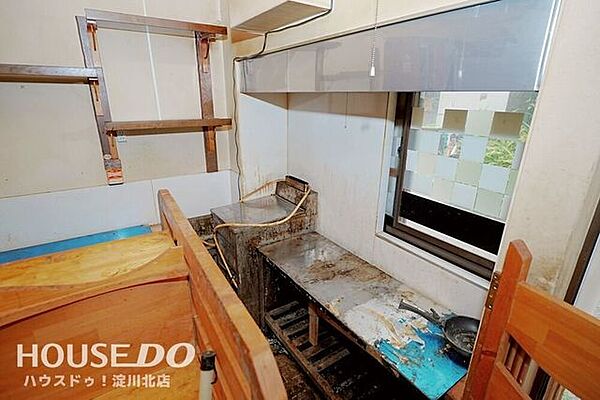 ■■本日内覧可能■■阪急神戸線「神崎川」駅まで徒歩5分！古民家風の外観がお洒落な店舗付住宅♪これから事業を始める方におすすめです！1階（店舗）2階（和室・洋室）キッチン・トイレあり