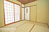 和室：■■本日内覧可能■■2001年9月築・鉄骨造3階建て・全居室6帖確保された3LDK◎2階部分にリビングと水廻りが集約され、家事動線に配慮された間取りも魅力です。リフォーム済につき即入居可能です！