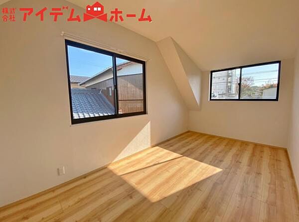 広々とした居住空間は日々の暮らしを彩り、 心のやすらぎと満足感を与えてくれます。